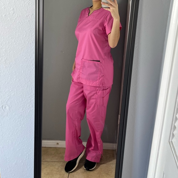 Lizzy b pink size small top and size medium pants scrubs set - Picture 5 of 13